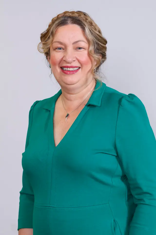 Portrait of Tracy Fee, founder of Hiyed CIC